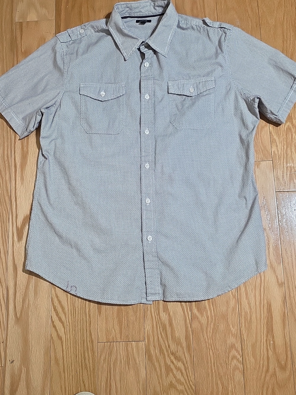 APT 9 Men's Size Large Light Gray With Geometric Design Button Shirt.